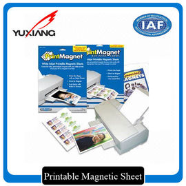 Het witte Voor het drukken geschikte Flexibele Magnetische Blad Glanzende Oppervlakte Zelfklevend Eindigen